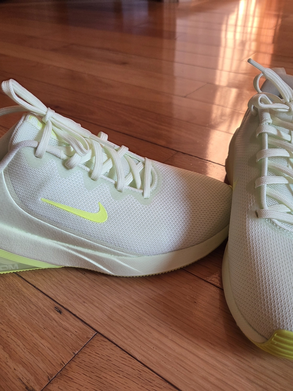 Women Nike Air Bella 7 Training Shoes - Picture 1 of 8